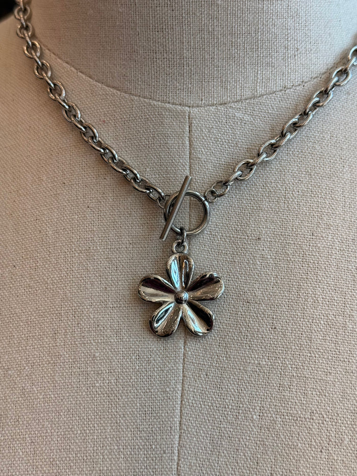 Silver daisy pendant necklace with toggle clasp and detailed flower charm