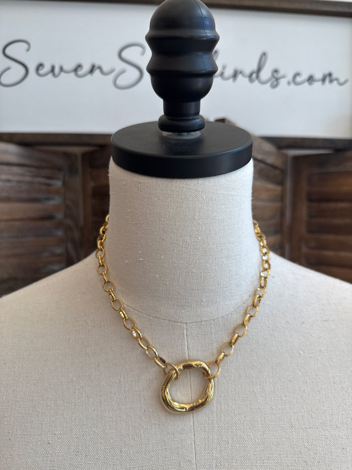 Gold-plated chunky circle chain necklace with round linked pendant on a mannequin