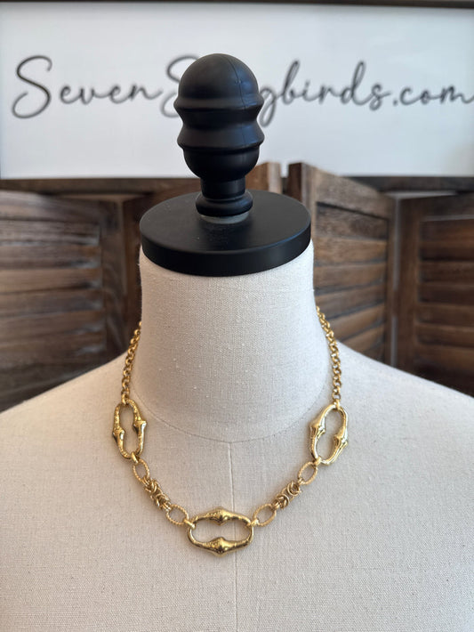 Gold-plated oval link chunky necklace with scalloped clasp, gold tone chain