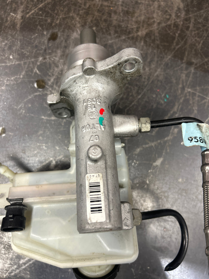 2006-2010 Pontiac Solstice/Saturn Sky Brake Master Cylinder w/ Reservoir OEM