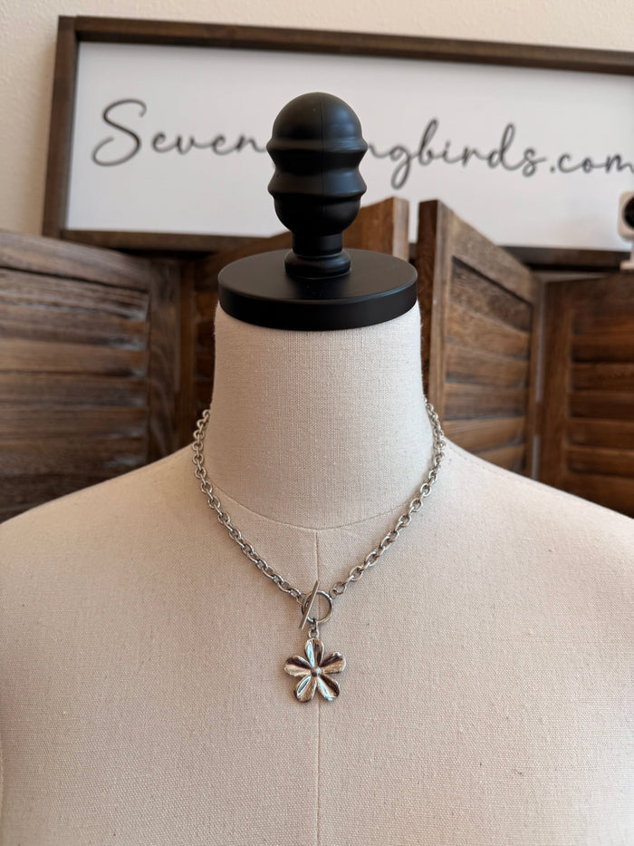 Silver daisy pendant necklace with toggle clasp and linked chain