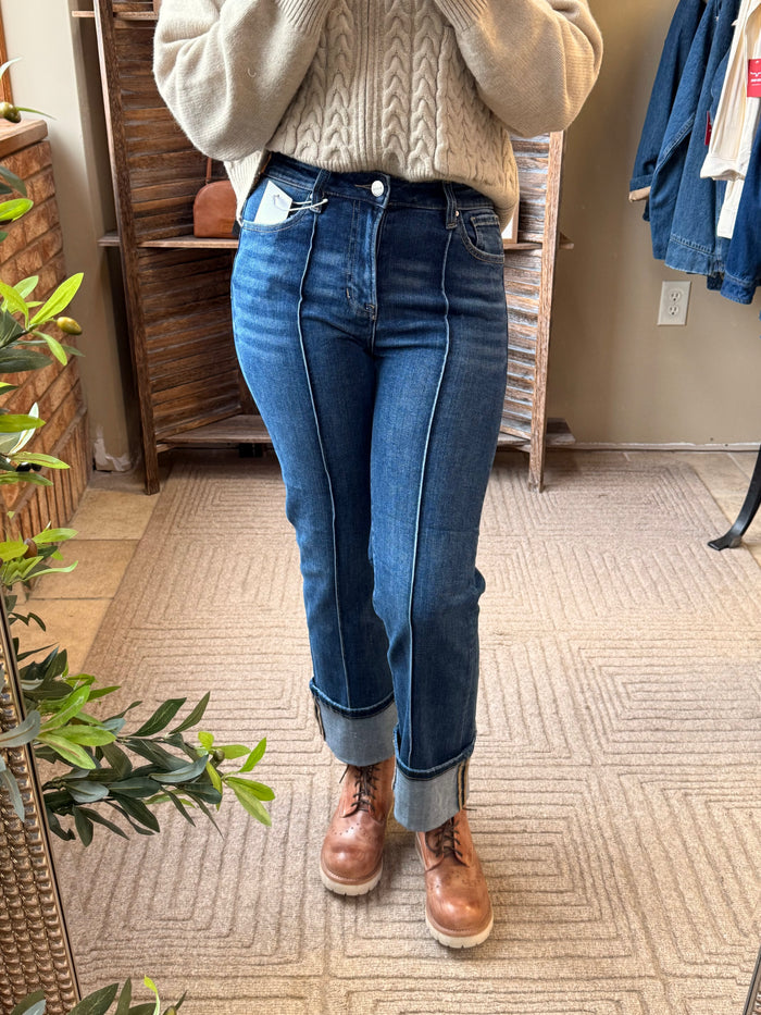Front seam cuffed jeans in dark blue wash, mid-rise with slim straight fit