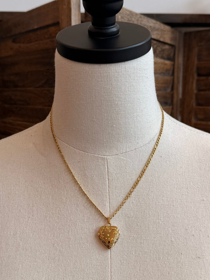Gold-plated heart photo box necklace with heart locket pendant and fine cable chain