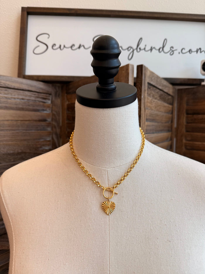 Gold-tone chunky chain heart pendant necklace with small toggle clasp