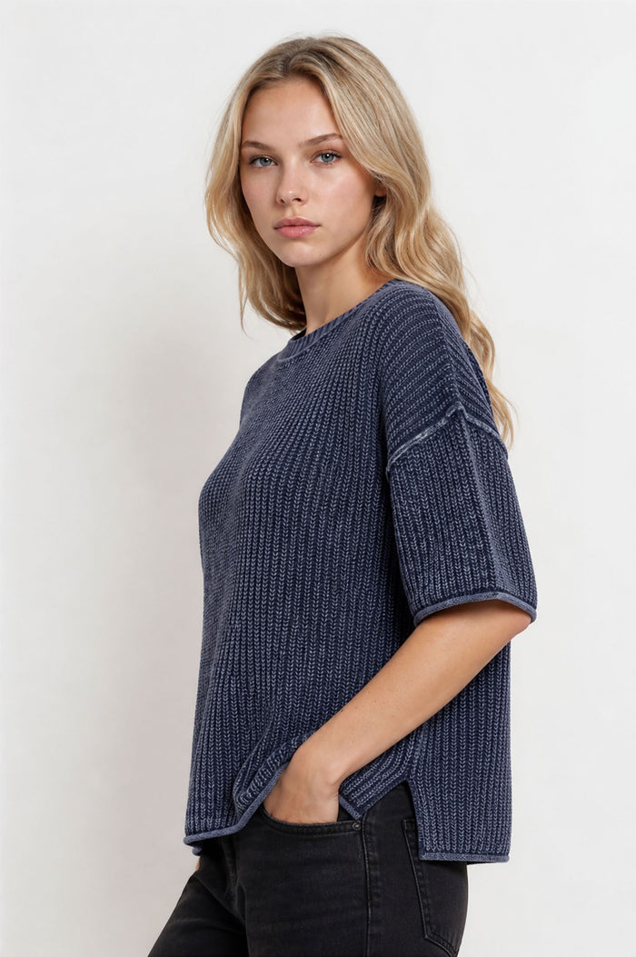 Dark blue mineral-washed short-sleeve knit sweater with crew neck, relaxed fit