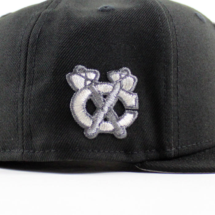 Chicago Blackhawks Black Hawks Logo New Era 59Fifty Fitted Hat (Black Gray Under brim)
