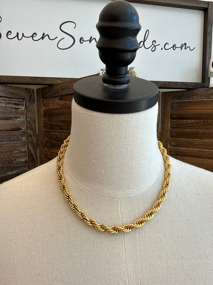 Gold-plated thick chain necklace with interlocking oval links