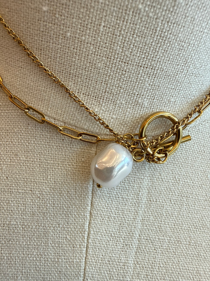 Gold-tone toggle clasp chain with white pearl detail
