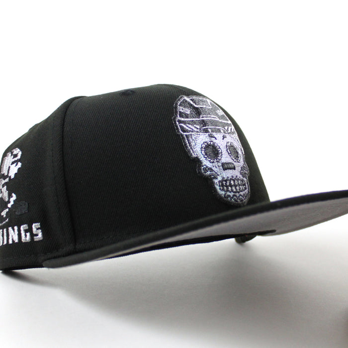 Los Angeles Kings Skull Mask 8 Bit Patch New Era 59Fifty Fitted Hat (Black Gray Under brim)