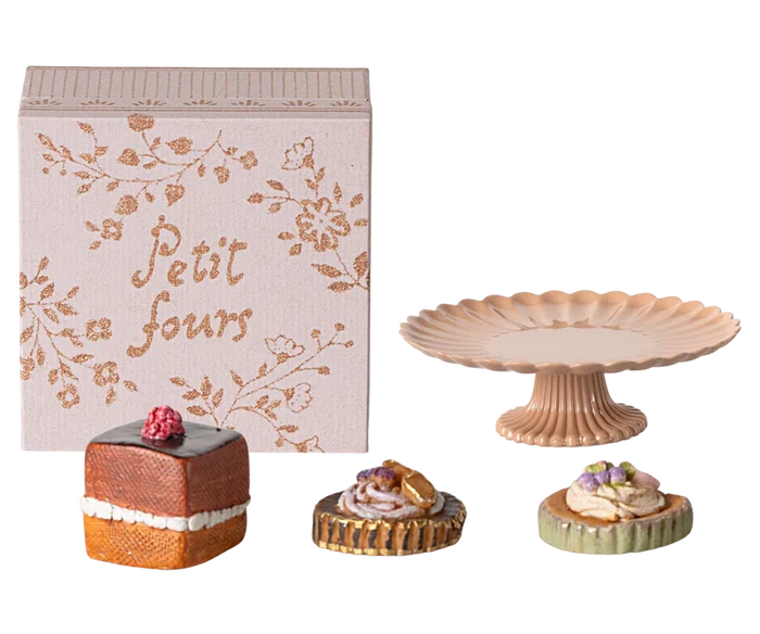 Maileg Cakes and Mini Cakestand