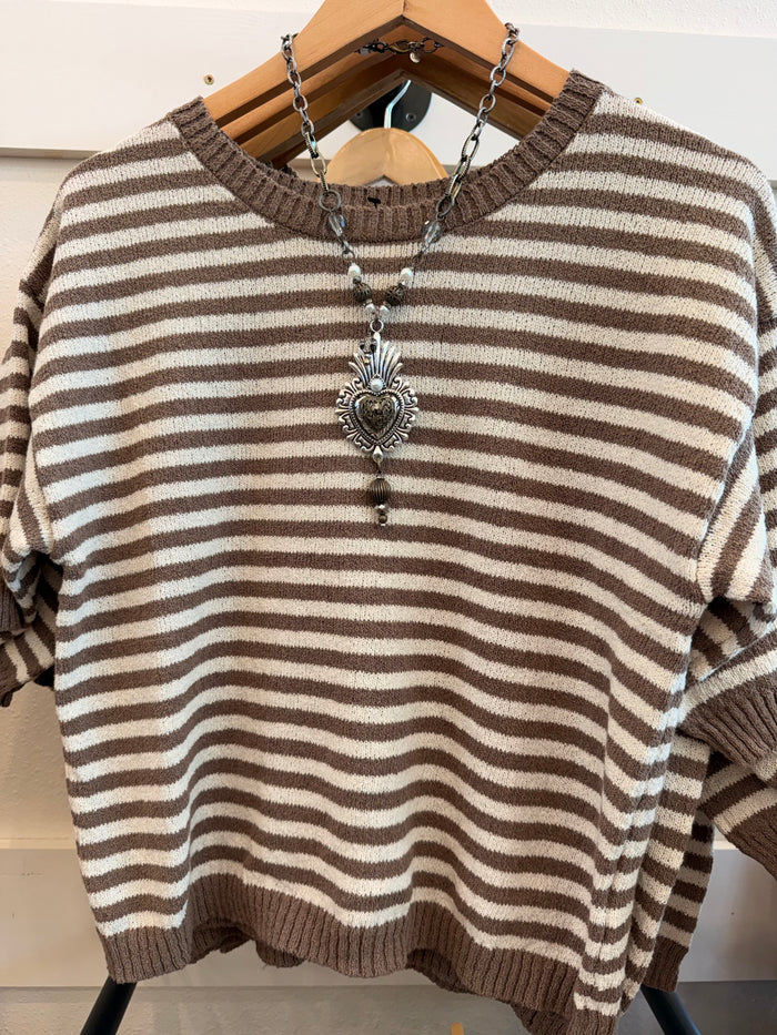 Mocha striped short-sleeve sweater with round neck and button-front