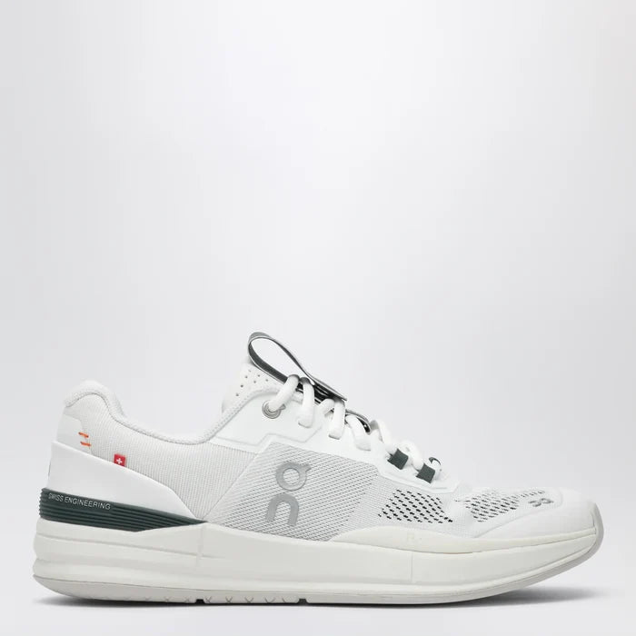 On - THE ROGER Pro tennis shoes in mesh, white/evergreen Brand 7 US