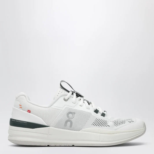 On - THE ROGER Pro tennis shoes in mesh, white/evergreen Brand 7 US